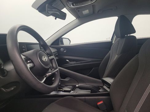 Used 2025 Hyundai Elantra SE FWD image 17