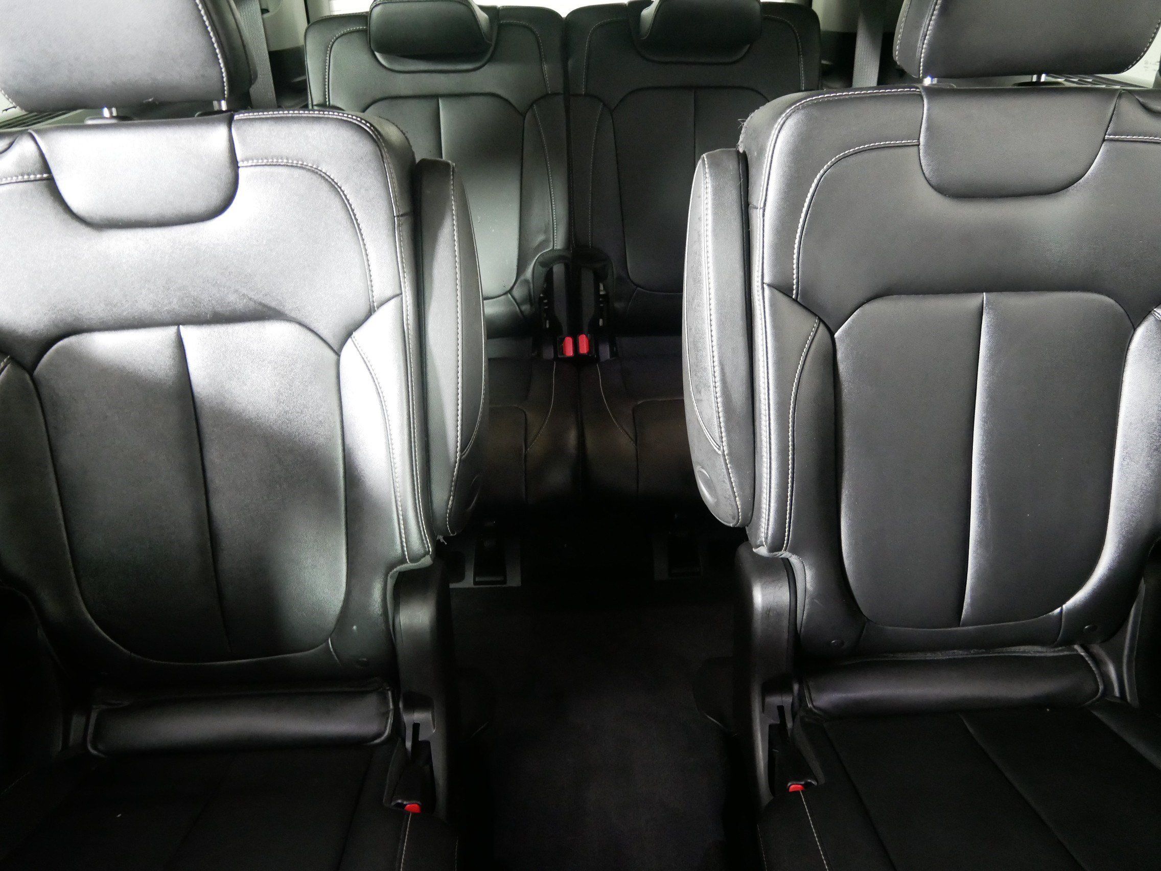 Used 2023 Jeep Grand Cherokee L Limited AWD/4WD image 13