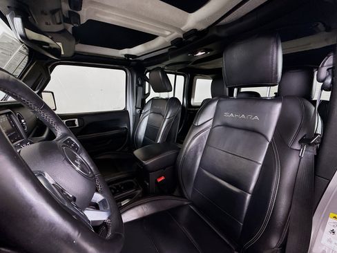 Used 2018 Jeep Wrangler Unlimited Sahara AWD/4WD image 11