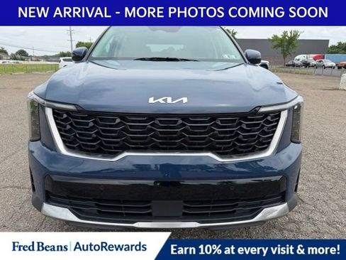 Used 2025 Kia Sorento S w/ Panoramic Sunroof Package AWD/4WD image 2