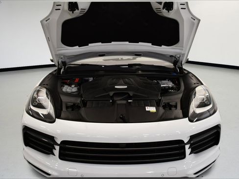 Used 2023 Porsche Cayenne Platinum Edition image 13