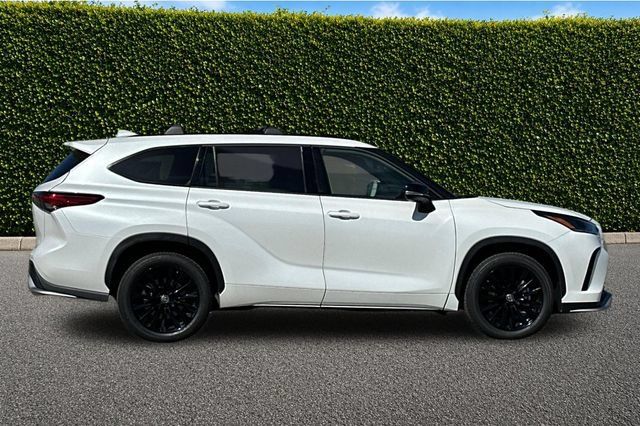 Used 2023 Toyota Highlander XSE AWD/4WD image 3