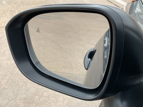 Used 2025 Nissan Rogue S image 11