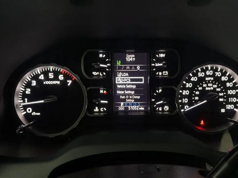 Used 2018 Toyota Tundra SR5 AWD/4WD image 11