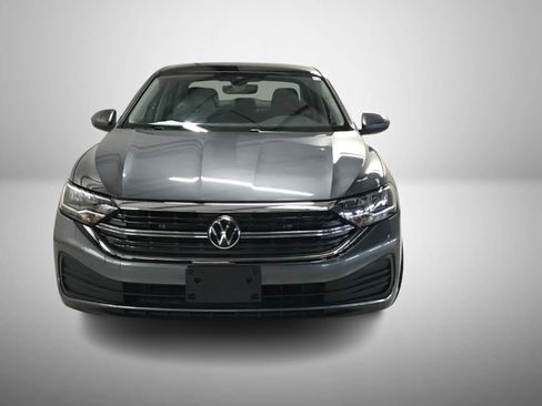 Used 2024 Volkswagen Jetta SE w/ Panoramic Sunroof Package image 2