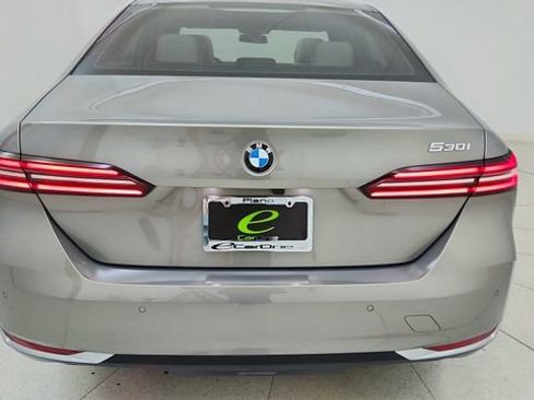 Used 2025 BMW 530i RWD image 12