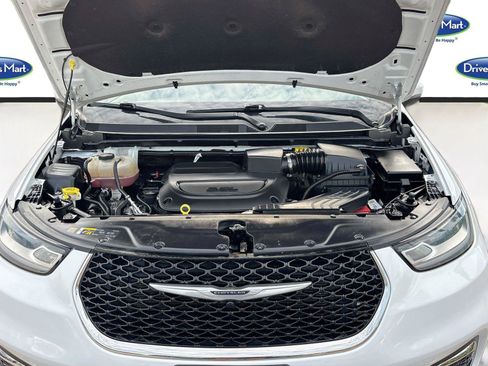 Used 2023 Chrysler Pacifica Touring-L FWD image 30