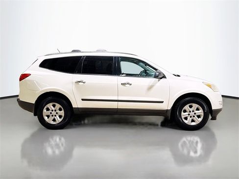 Used 2011 Chevrolet Traverse LS image 6
