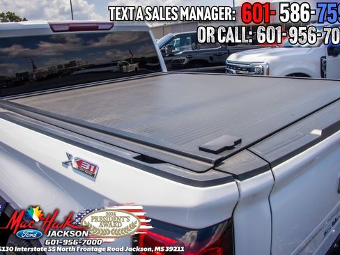 Used 2023 GMC Sierra 1500 SLT w/ SLT Premium Package AWD/4WD image 6