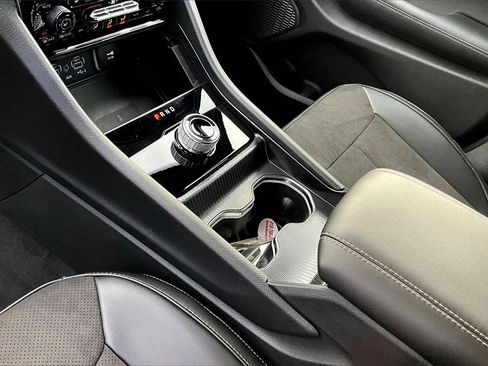 New 2025 Jeep Grand Cherokee Laredo image 8