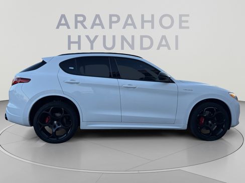 Used 2022 Alfa Romeo Stelvio Veloce AWD/4WD image 6