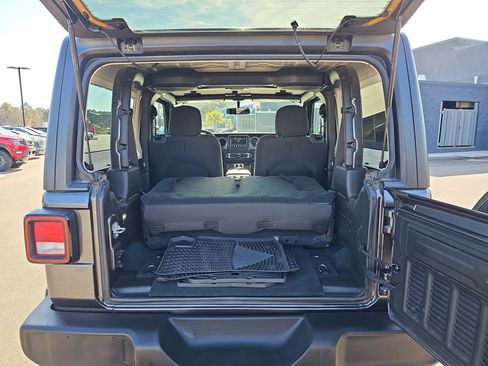 Used 2022 Jeep Wrangler Sport image 16