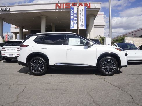 New 2026 Nissan Rogue Platinum AWD/4WD image 3