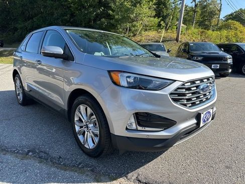 Used 2022 Ford Edge Titanium image 2