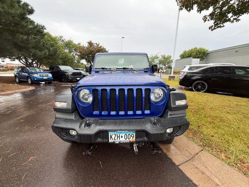 Used 2018 Jeep Wrangler Unlimited Sport AWD/4WD image 3