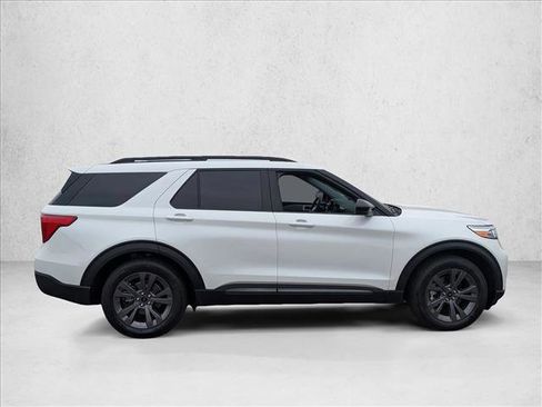 Used 2024 Ford Explorer XLT w/ Equipment Group 202A RWD image 4