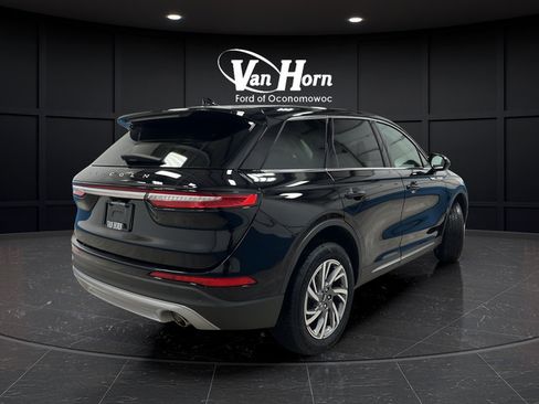 Used 2024 Lincoln Corsair AWD image 3