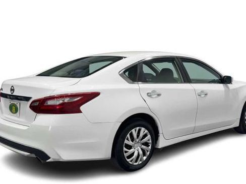 Used 2018 Nissan Altima 2.5 S w/ S Convenience Package FWD image 2