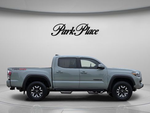 Used 2023 Toyota Tacoma TRD Off-Road w/ Technology Package AWD/4WD image 6