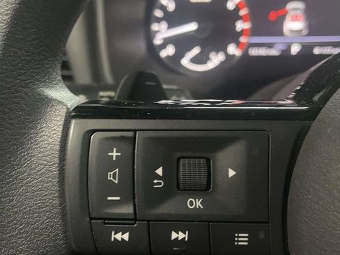Used 2023 Nissan Rogue SV AWD/4WD image 13