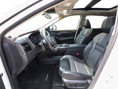 Used 2023 Nissan Rogue SV w/ SV Premium Package AWD/4WD image 12