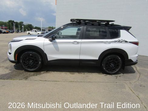 Used 2026 Mitsubishi Outlander AWD image 2