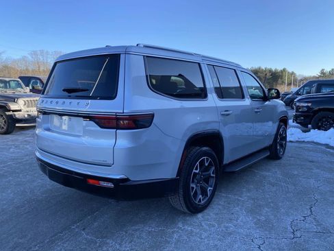 Certified 2024 Jeep Wagoneer Series III image 3