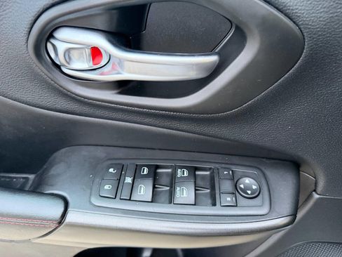 Used 2020 Jeep Cherokee Trailhawk image 33