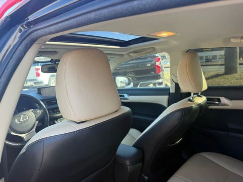 Used 2017 Lexus CT 200h w/ Navigation System Package image 11