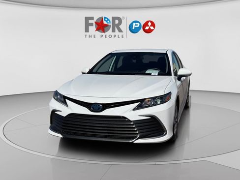Used 2023 Toyota Camry LE image 3