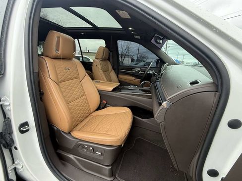 Used 2021 Cadillac Escalade Premium Luxury image 13