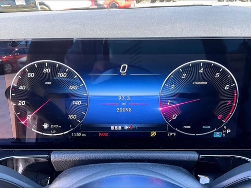 Used 2025 Mercedes-Benz GLA 250 4MATIC image 24