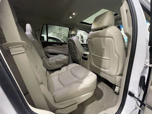 Used 2016 Cadillac Escalade Luxury image 24
