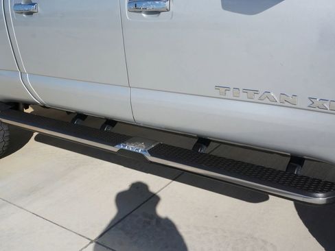 Used 2018 Nissan Titan SV w/ SV Convenience Package image 22