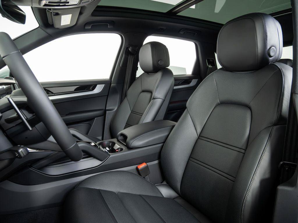Used 2026 Porsche Cayenne AWD/4WD image 5