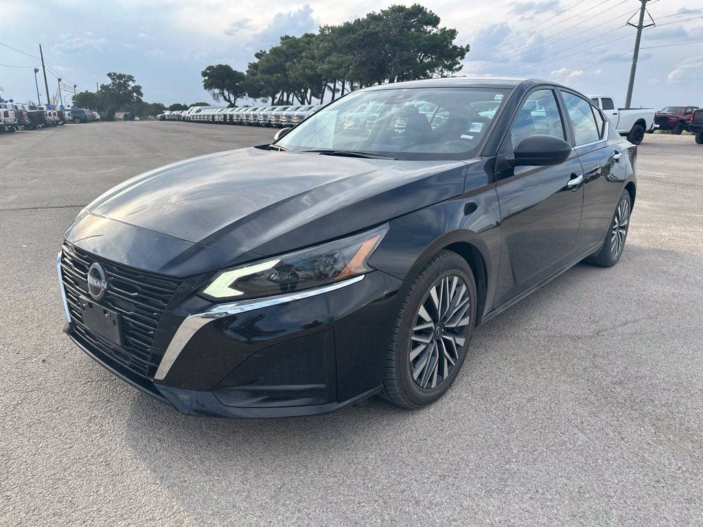 Used 2025 Nissan Altima 2.5 SV FWD image 1