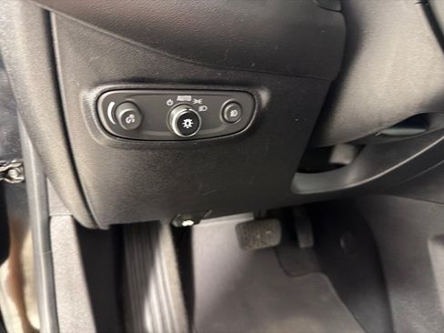Used 2018 Chevrolet Equinox Premier FWD image 12