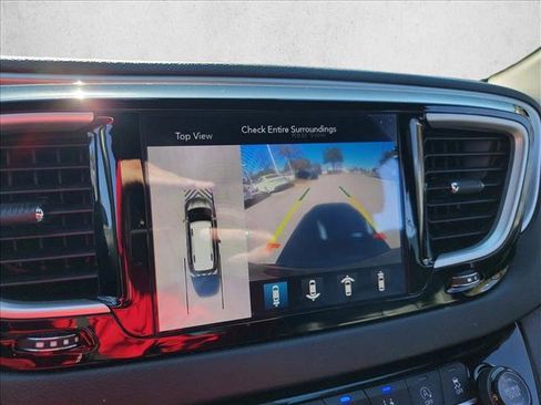 Used 2020 Chrysler Pacifica Touring-L w/ Advanced Safetytec Group image 18