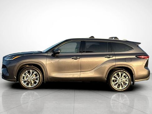 Used 2024 Toyota Highlander Limited image 24