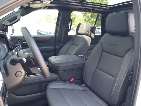 Used 2025 GMC Yukon Denali w/ Denali Reserve Package AWD/4WD image 33