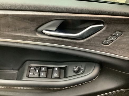 Used 2021 Jeep Grand Cherokee L Limited image 13