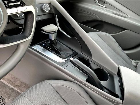 Certified 2023 Hyundai Elantra SE w/ Cargo Package image 10