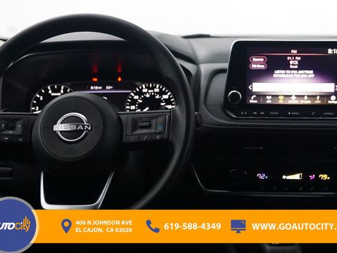 Used 2024 Nissan Rogue SV image 5