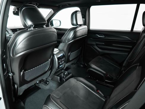 Used 2024 Jeep Grand Cherokee L Altitude image 18