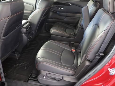 Used 2025 Honda Pilot TrailSport image 21