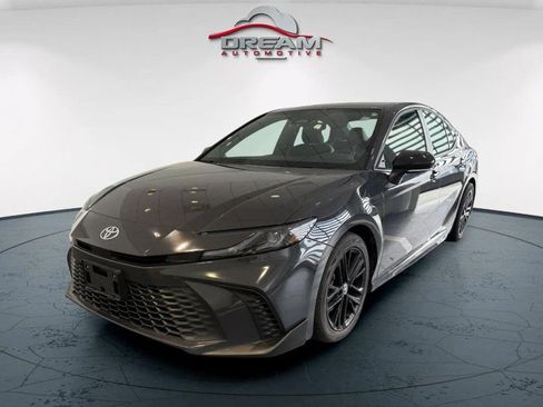 Used 2025 Toyota Camry SE FWD image 4