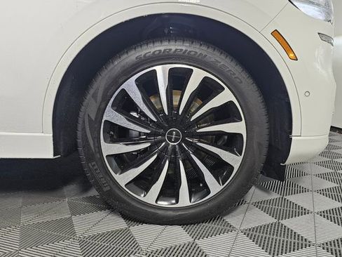 Used 2023 Lincoln Aviator Black Label Grand Touring w/ Class IV Trailer Tow Package image 9
