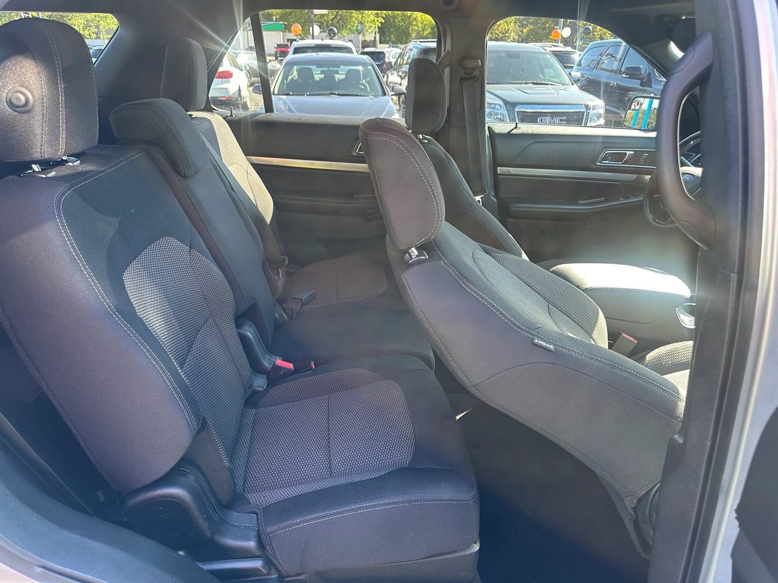 Used 2018 Ford Explorer XLT FWD image 18