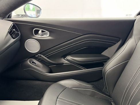 Used 2021 Aston Martin V8 Vantage Coupe image 33