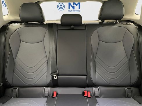 New 2025 Volkswagen Tiguan SE image 14